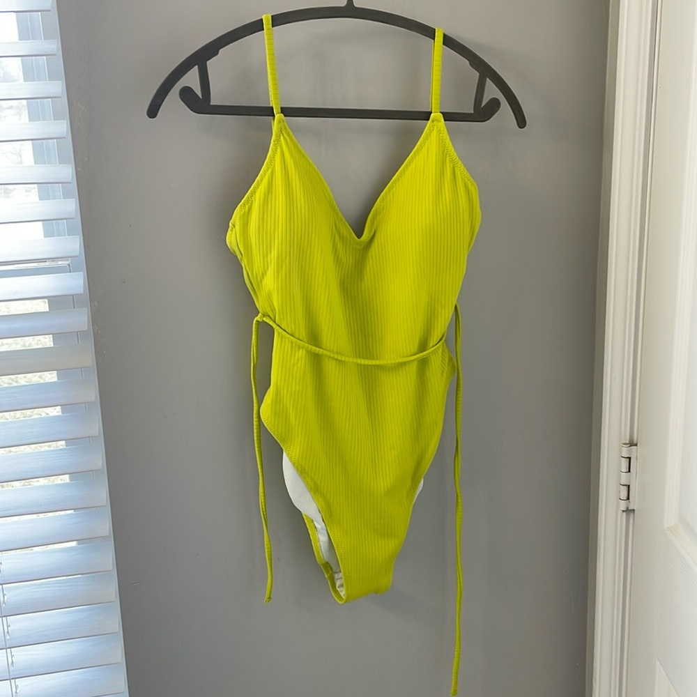Old navy one piece swimsuit